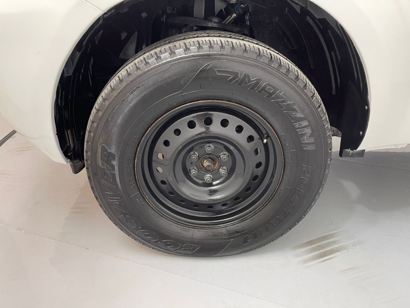 Nissan Comerciales Frontier y NP 300 Frontier Pick-Up 4 pts. Frontier SE, Doble Cab., L4, 2.5l, TM6, a/ac., VE, R-16 (cambio de línea) 2021